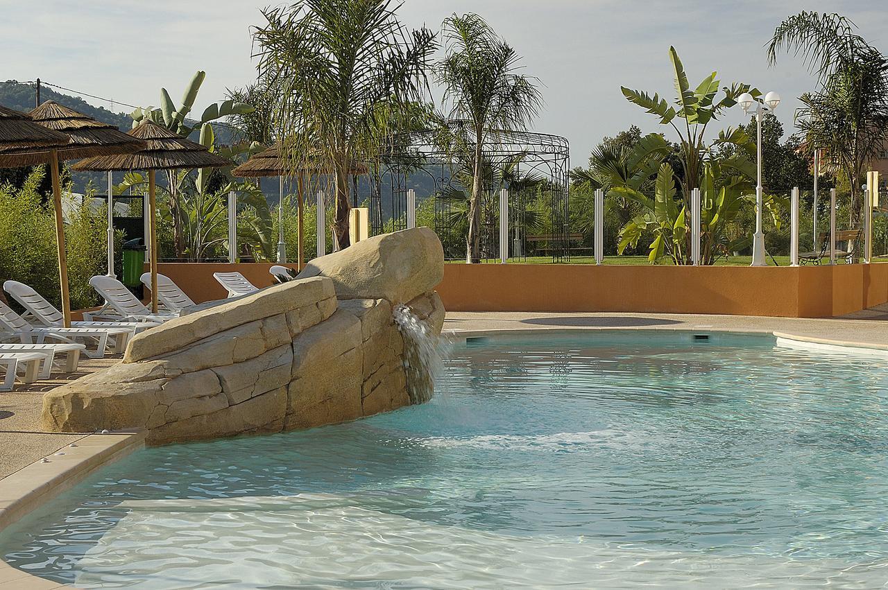 Appart Hotel Lou Castelet การ์โรส ภายนอก รูปภาพ